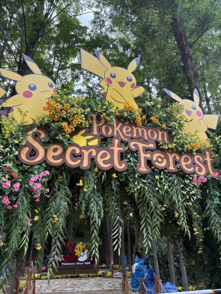 ソウルの森で開催「ポケモン Secret Forest」入口アーチ ピカチュウ装飾と花のゲート 5月1日〜6月21日開催