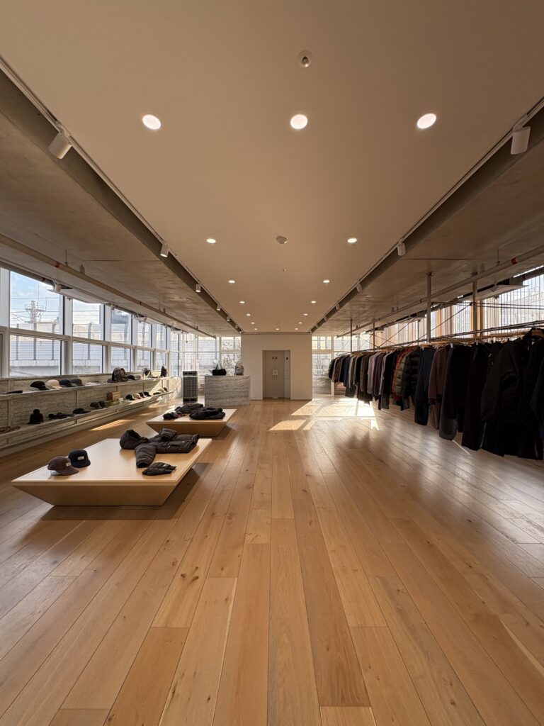 thisisneverthat(ネバザ)運営セレクトショップTUNE(チューン)聖水店 店内インテリア 韓国ソウル聖水洞