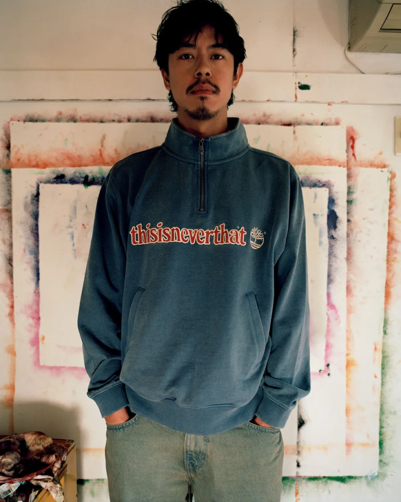 thisisneverthat(ネバザ)×Timberlandコラボのハーフジップスウェットを着用したメンズコーディネート 韓国ストリートブランドコラボアイテム