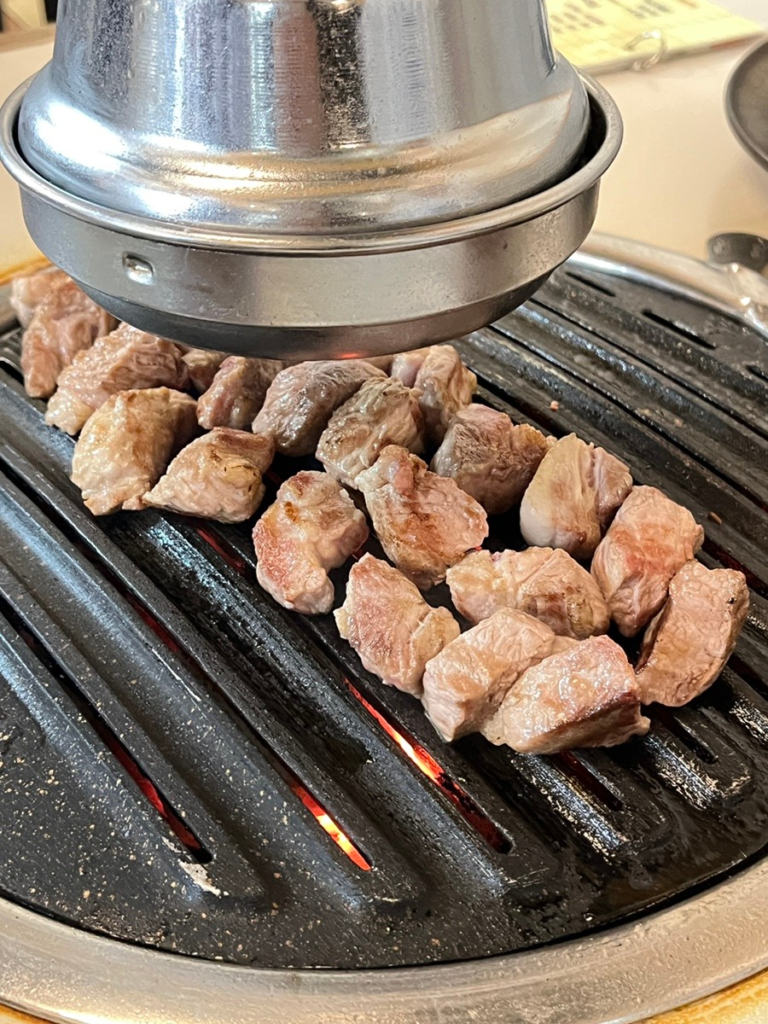 꼽당 성수점（クプダン ソンス）の名物 クプサル（肩ロース）備長炭焼き 15日間熟成の豚肉グリル 韓国聖水洞焼肉グルメ