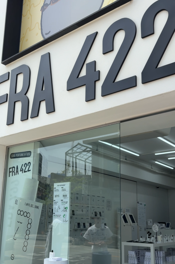 韓国サステナブル香水ブランドFRA422（フラ422）聖水フラッグシップストア外観 天然エッセンシャルオイル使用ファインフレグランス